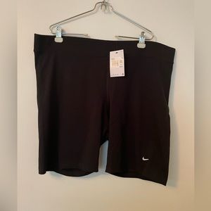 Nike Plus Tight Fit, Mid rise, Short length bike shorts in black, SZ 3X. NWT!